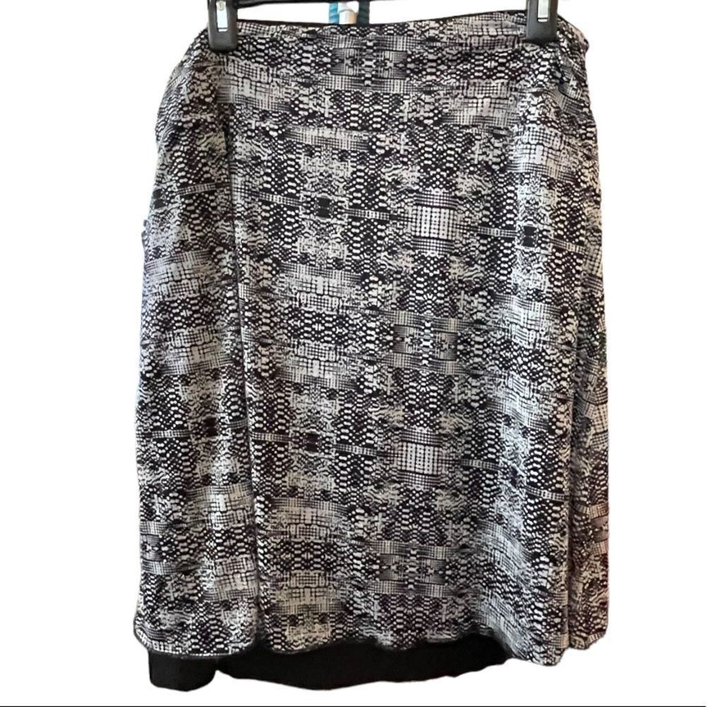 REVERSIBLE BLACK AND WHITE SKIRT